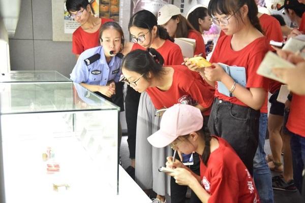太阳成集团tyc33455cc青少年禁毒防艾暑期社会实践专项行动在湘潭市禁毒教育基地顺利启动