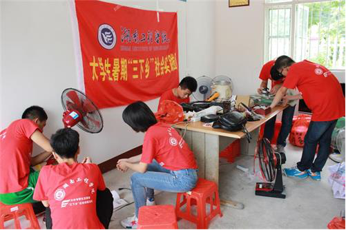 太阳成集团tyc33455cc“三下乡”团队助力太阳山村精准扶贫